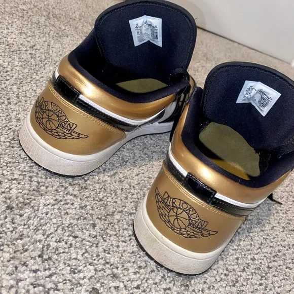 ~Air Jordan 1 Gold Toe~ Size 11 - Picture 3 of 9